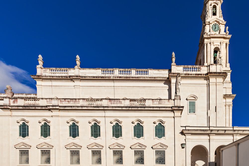 Sanctuary of Fatima: Pilgrimage to Mystery and Hope in the Heart of Portugal