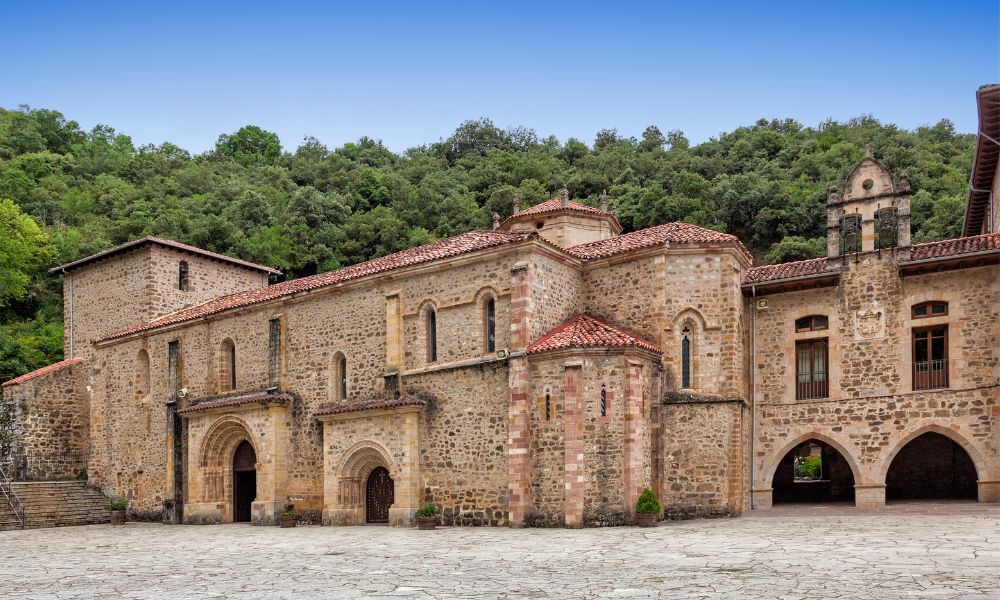 Vista de Santo Toribio de Liébana, santuario sagrado